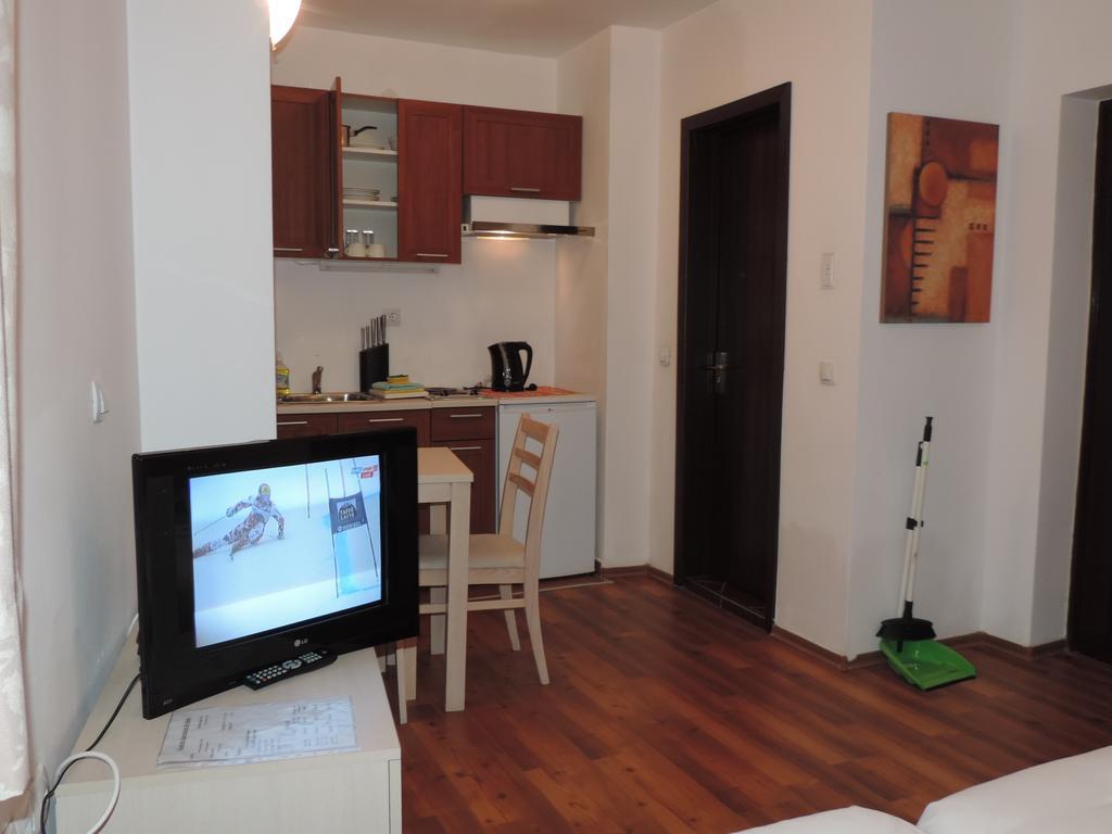 Gondola Apartments & Suites Bansko Room photo